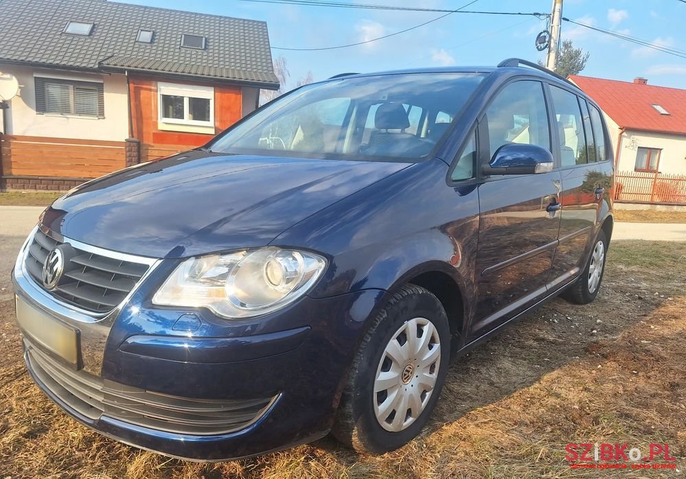 2007' Volkswagen Touran photo #3