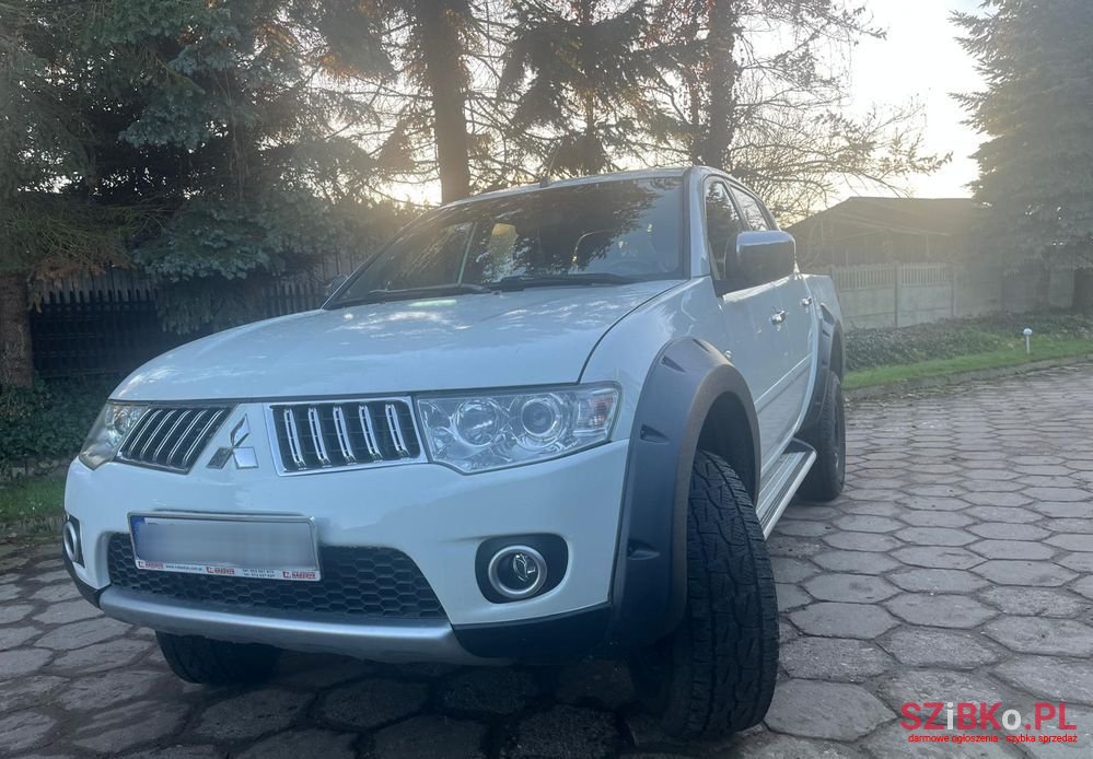 2010' Mitsubishi L200 Pick Up photo #1