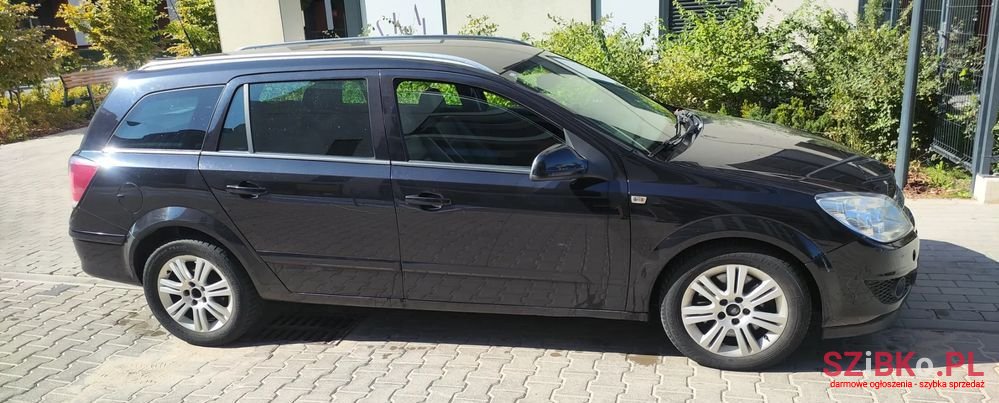 2010' Opel Astra Sport photo #3