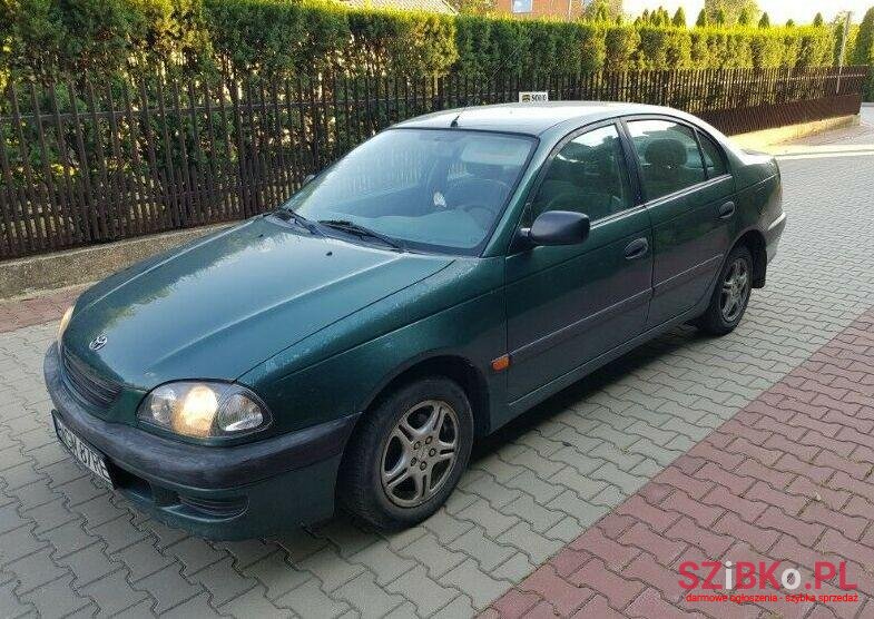 1999' Toyota Avensis photo #1
