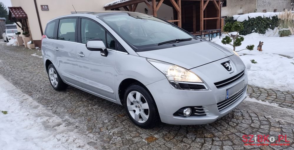 2011' Peugeot 5008 photo #3