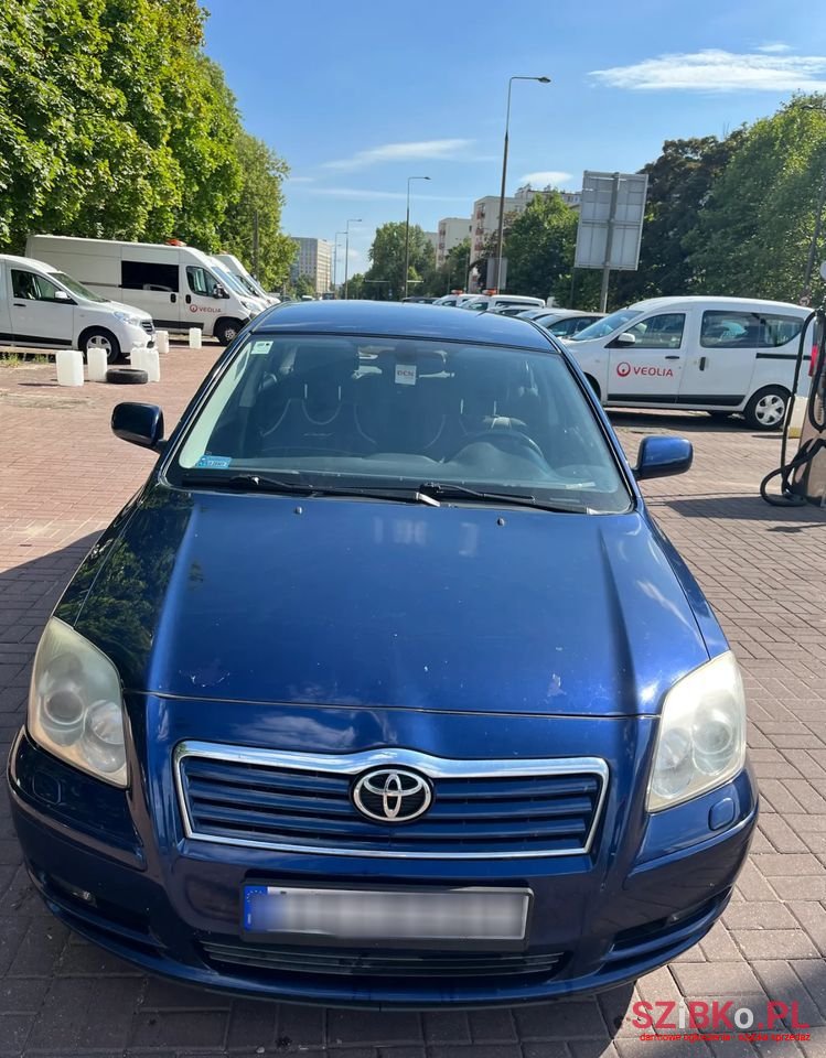 2010' Toyota Avensis photo #2