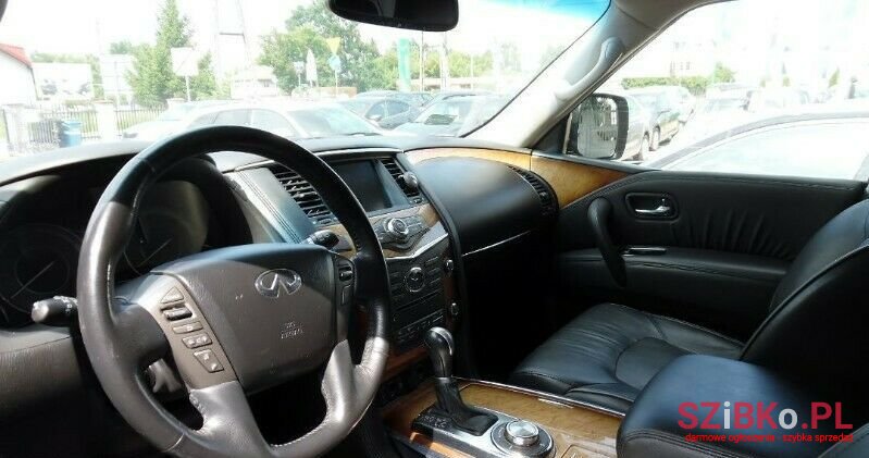 2011' Infiniti QX80 photo #3