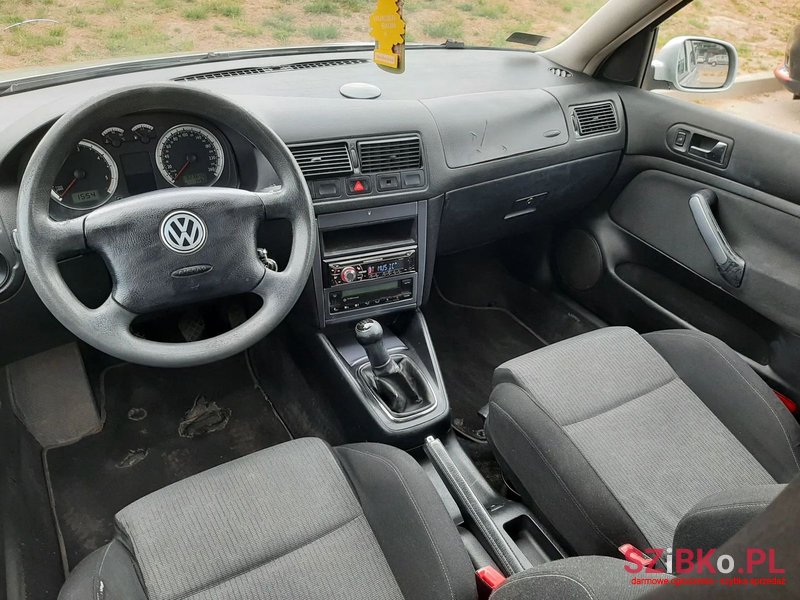 2005' Volkswagen Golf photo #5