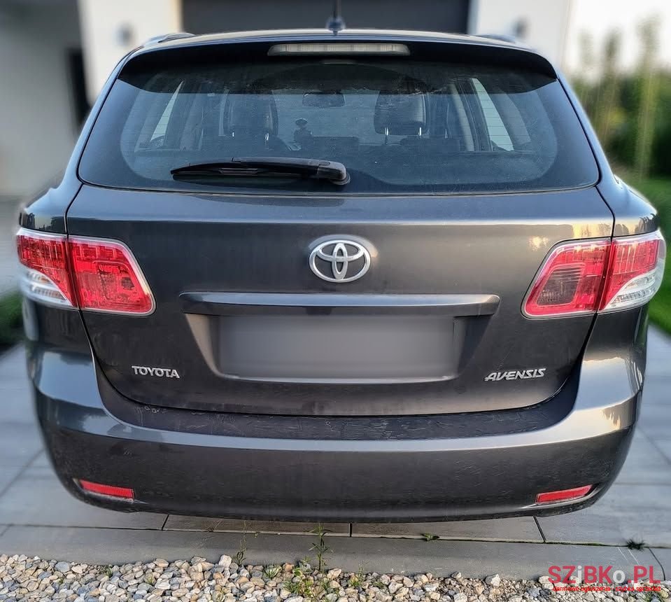 2010' Toyota Avensis 1.8 Life photo #3
