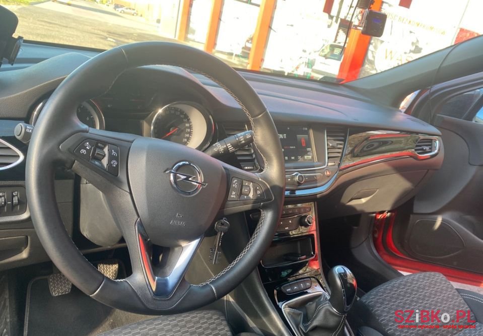 2018' Opel Astra photo #4