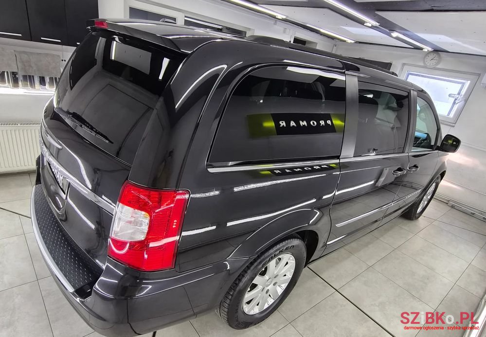 2015' Chrysler Town & Country 3.6 Limited photo #4