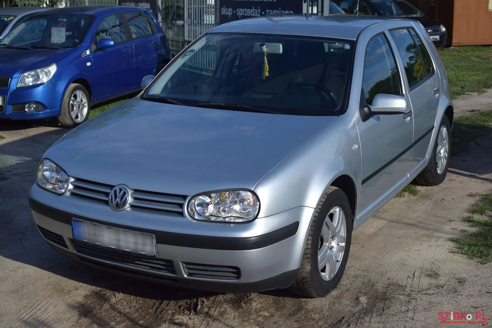 2002' Volkswagen Golf photo #1