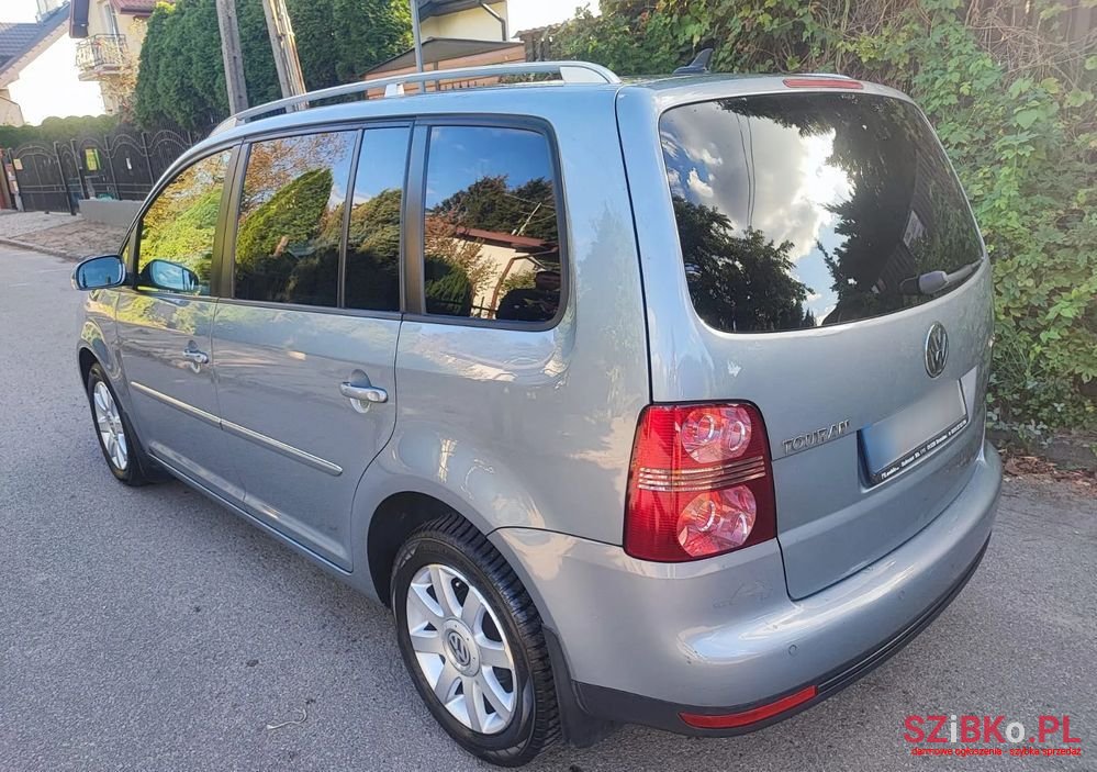 2007' Volkswagen Touran photo #2