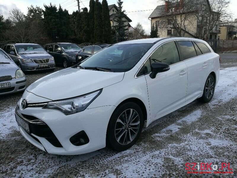 2016' Toyota Avensis photo #5