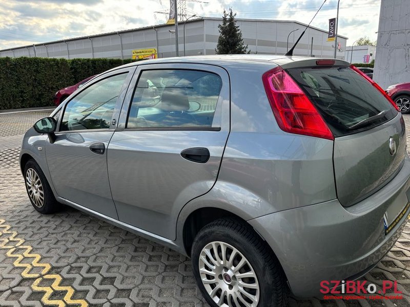 2011' Fiat Punto photo #4