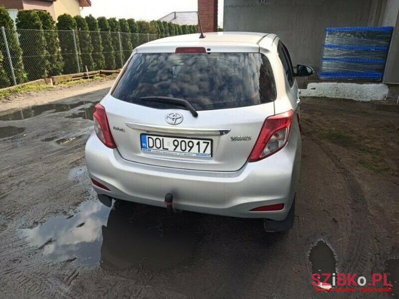 2012' Toyota Yaris photo #5