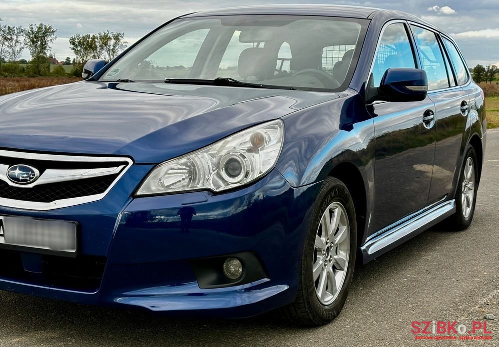 2011' Subaru Legacy photo #2