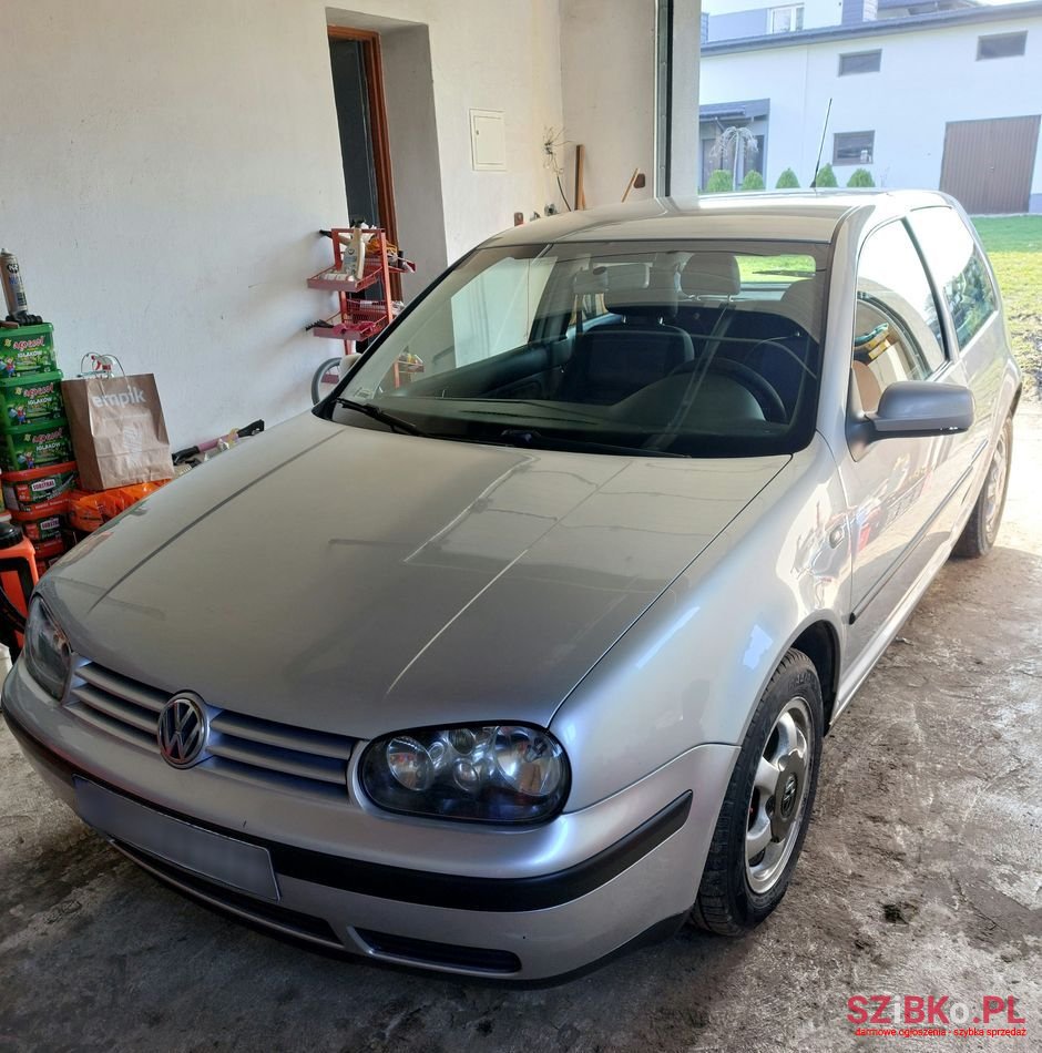 2001' Volkswagen Golf photo #1