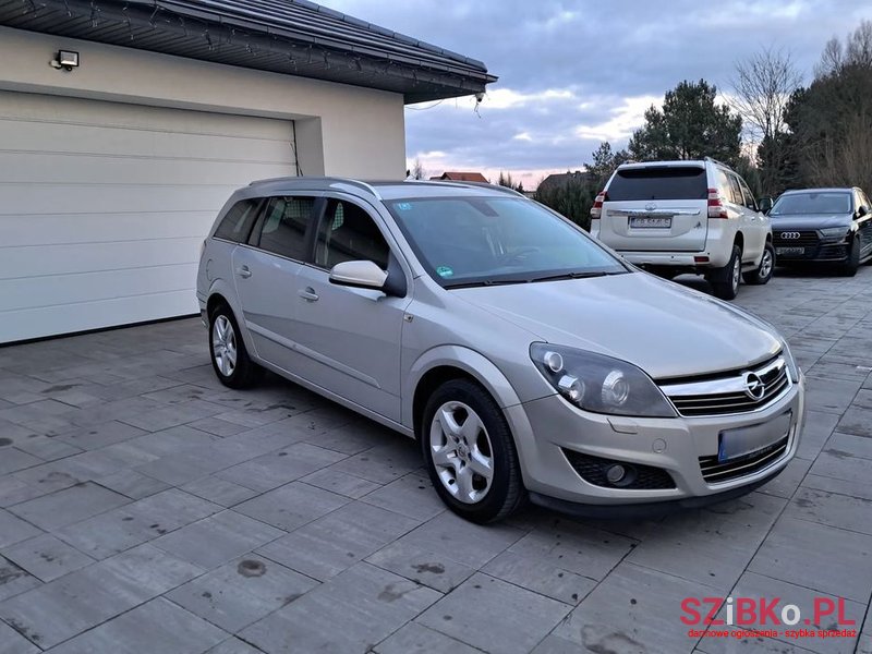 2009' Opel Astra 1.6 Caravan photo #3