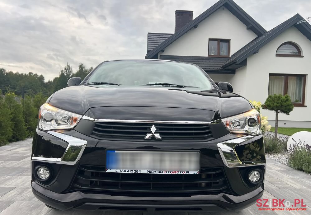 2017' Mitsubishi ASX photo #2