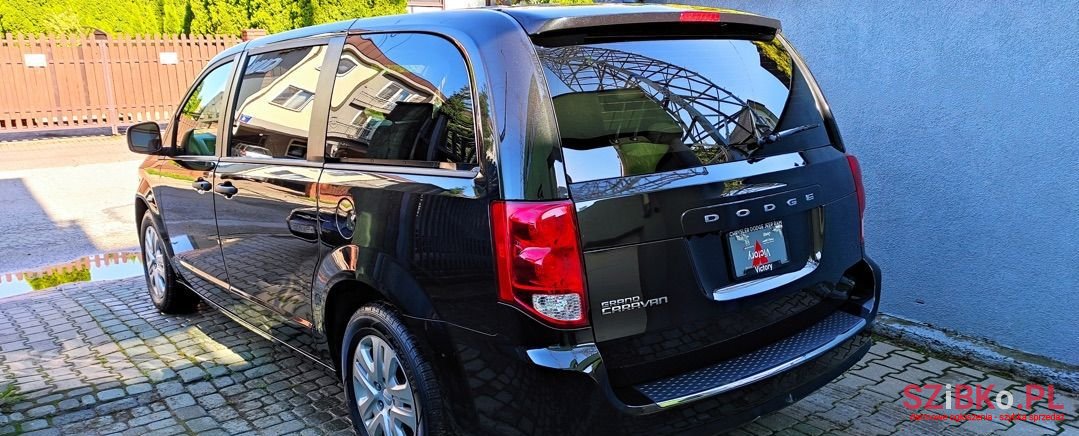 2020' Dodge Grand Caravan photo #3