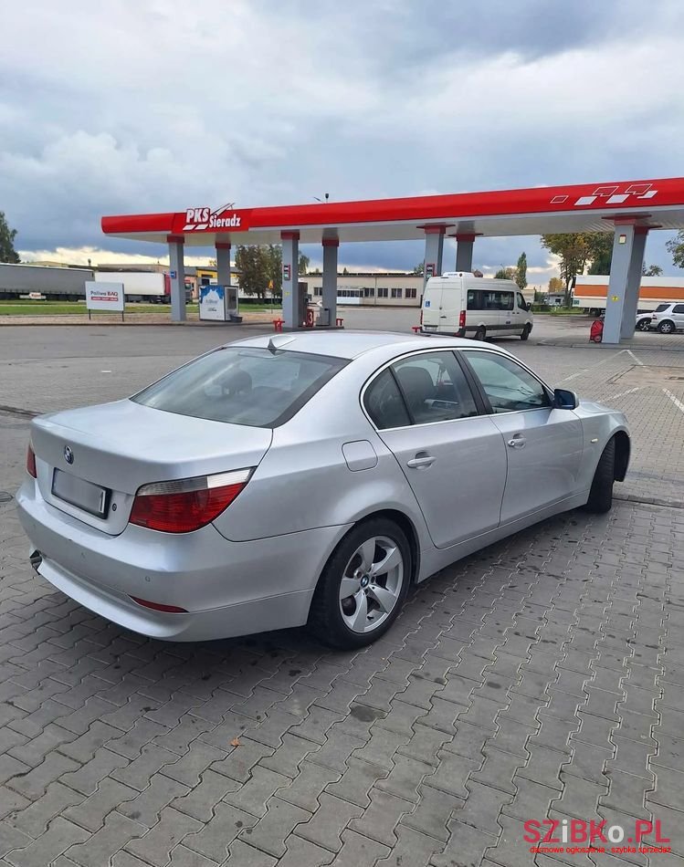 2004' BMW 5 Series 520I photo #2