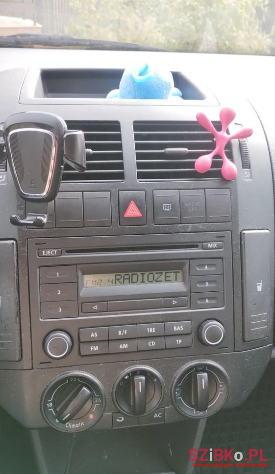 2005' Volkswagen Polo photo #5