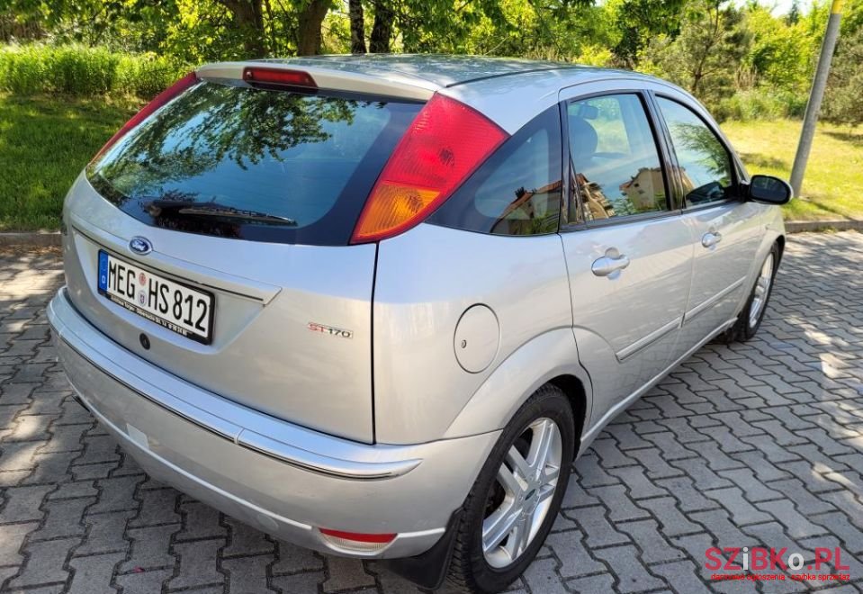 2002' Ford Focus photo #3