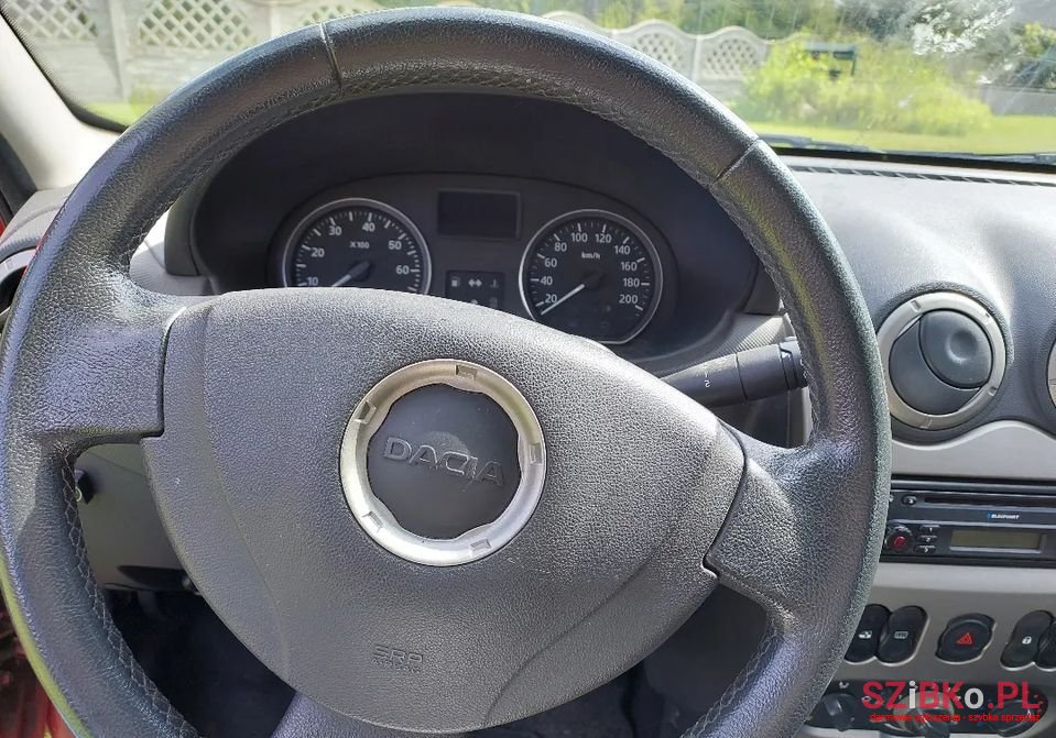 2011' Dacia Sandero photo #4
