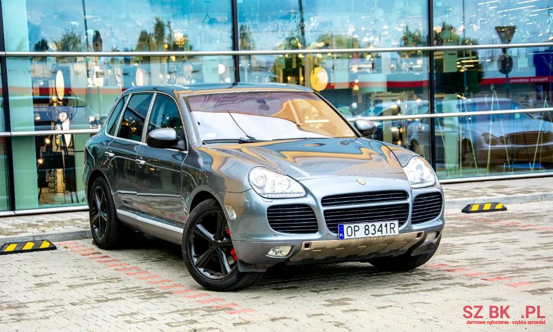 2004' Porsche Cayenne photo #2