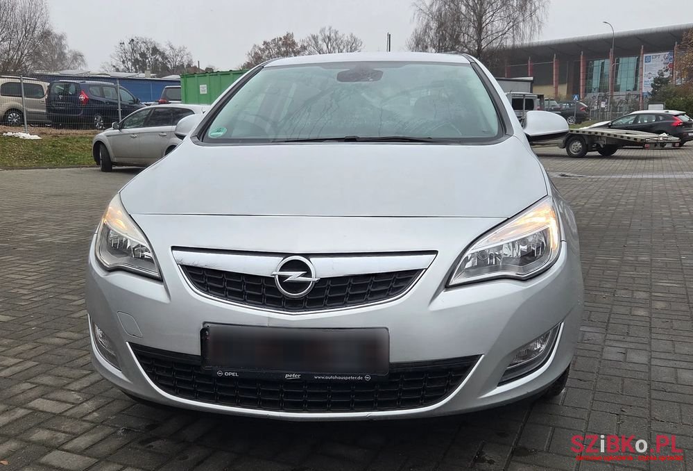 2010' Opel Astra 1.6 Active photo #4