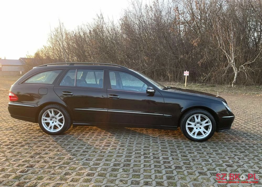 2005' Mercedes-Benz E-Class 320 Cdi photo #3