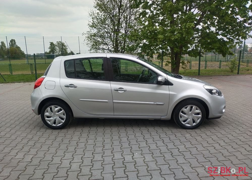 2009' Renault Clio photo #5