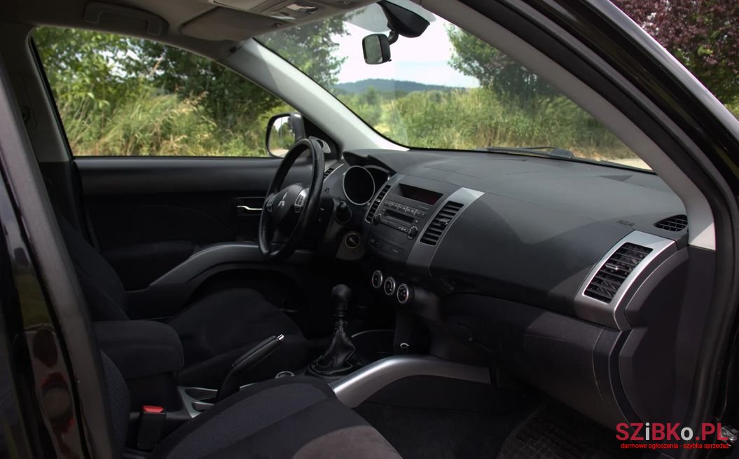 2008' Mitsubishi Outlander photo #3