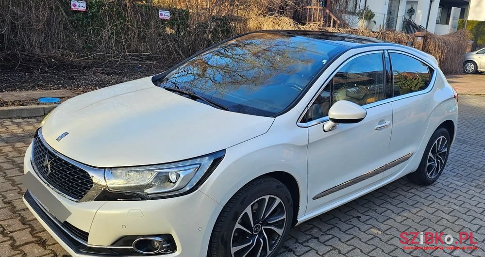 2017' DS Automobiles Ds4 photo #4