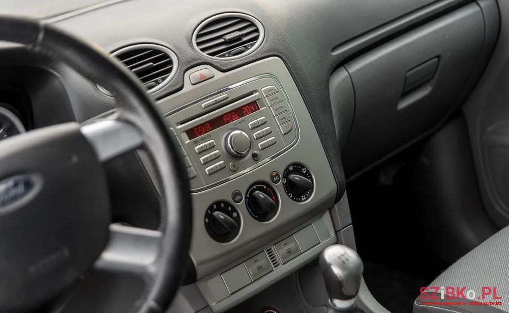 2010' Ford Focus photo #5