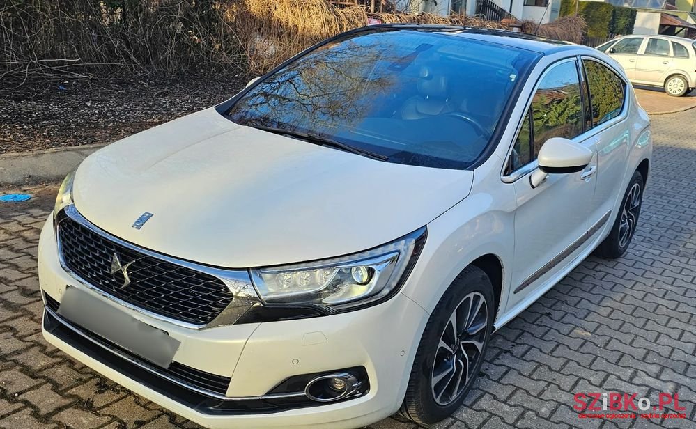 2017' DS Automobiles Ds4 photo #5