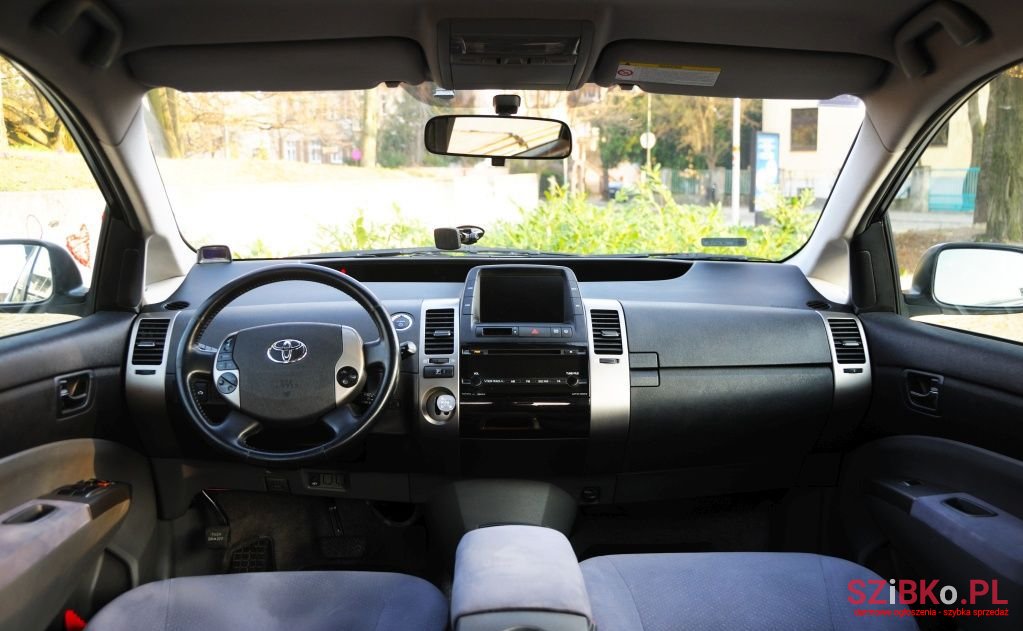 2008' Toyota Prius photo #3