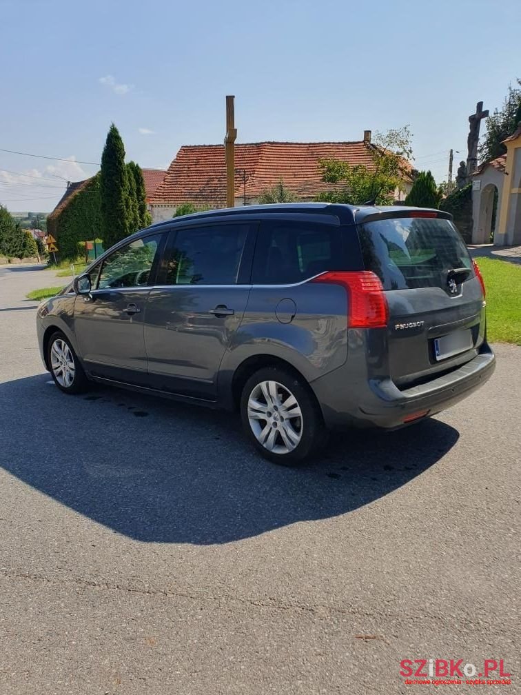 2013' Peugeot 5008 photo #2