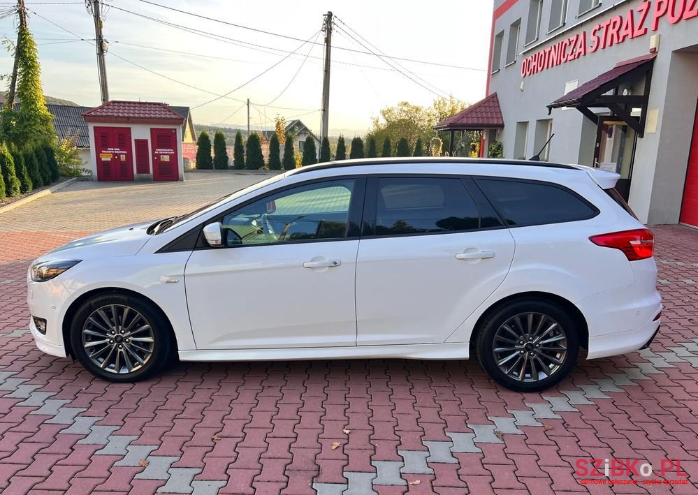 2017' Ford Focus photo #5