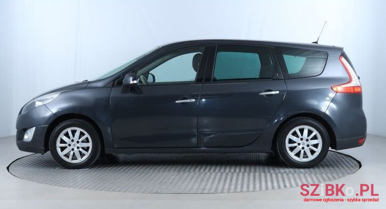 2010' Renault Grand Scenic photo #2