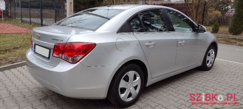 2011' Chevrolet Cruze photo #4