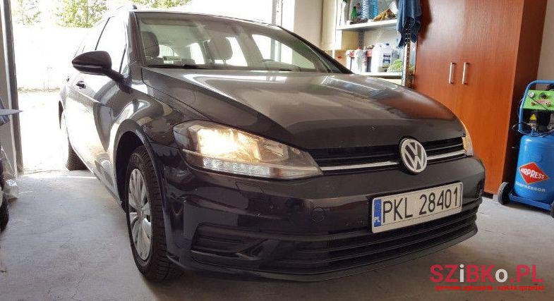 2017' Volkswagen Golf photo #1