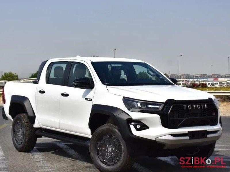 2024' Toyota Hilux photo #2