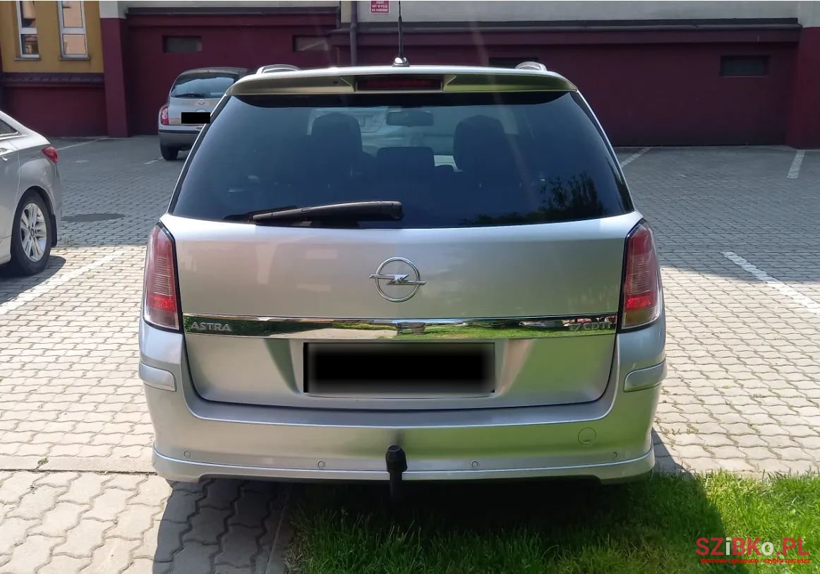 2008' Opel Astra photo #4