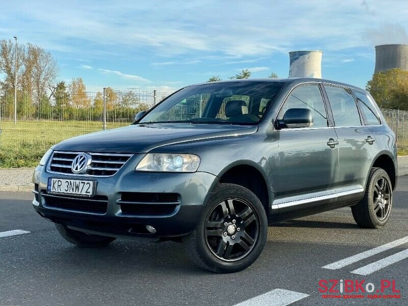 2004' Volkswagen Touareg photo #1