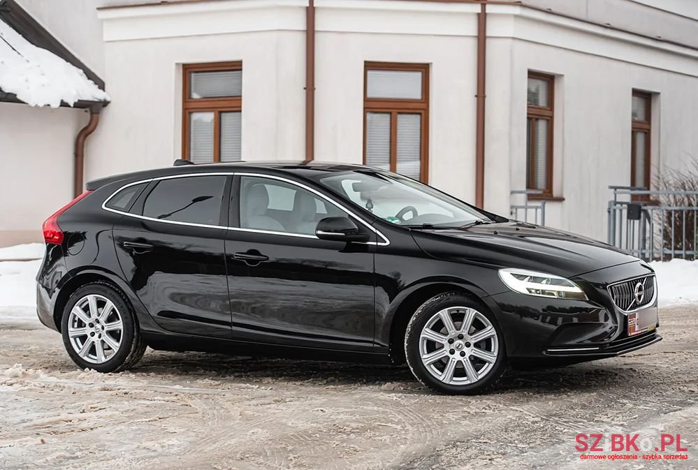2018' Volvo V40 D2 Inscription photo #3