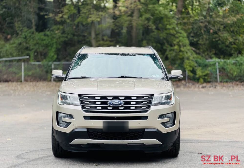2018' Ford Explorer photo #2