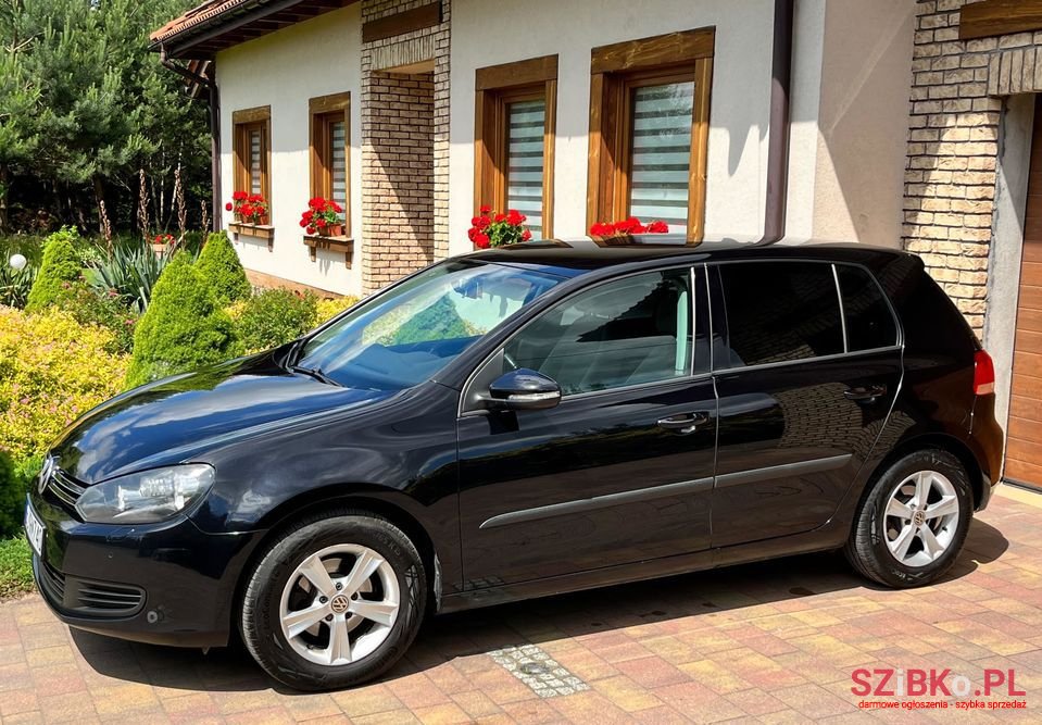 2010' Volkswagen Golf photo #3