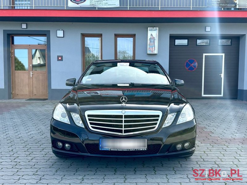 2011' Mercedes-Benz E-Class 220 photo #3