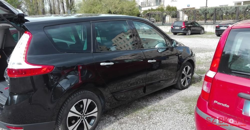 2011' Renault Scenic photo #5