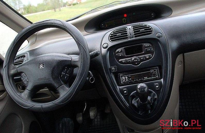 2003' Citroen Xsara Picasso photo #2
