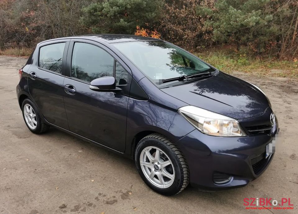 2014' Toyota Yaris photo #2