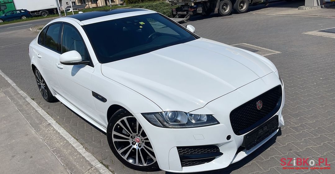 2015' Jaguar XF Sport photo #2